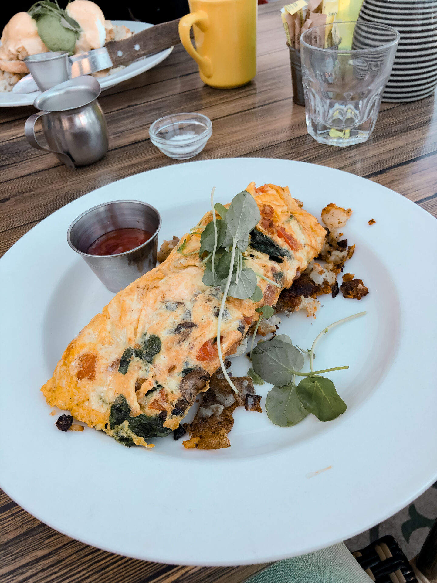 How to spend one day in San Diego itinerary - Palm Trees and Pellegrino San Diego and California travel tips - Cody's La Jolla restaurant omelette brunch