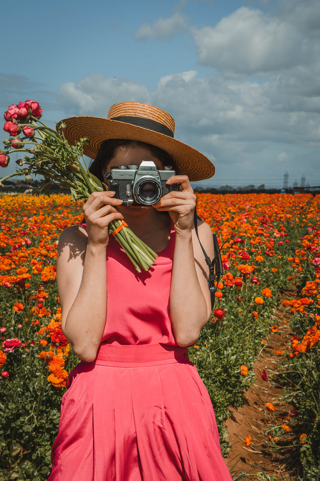 How to pose at a flower field, posing with flowers, flower field photoshoot, flower field photoshoot poses inspo, flower photoshoot, posing with a vintage camera - Palm Trees and Pellegrino