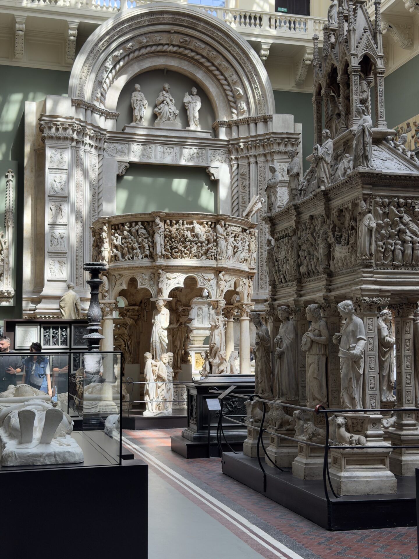 The V&A is one of the best free museums in London — 145 galleries spanning art, fashion, photography, and design across 12.5 acres in South Kensington. Go early and check their current exhibitions before your visit. Perfect for art lovers and first-timers alike. | V&A Museum London | free things to do in London | South Kensington London